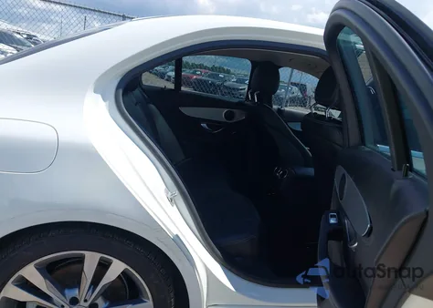 2016 Mercedes-Benz C 300 из США, поврежденный, VIN 55SWF4JBXGU118633